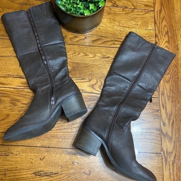 WOMENS Boots 9 Brown Tall Riding zipper winter EUC. - Picture 3 of 7